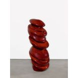 Tony Cragg (Liverpool 1949 – lebt in Wuppertal)Finnish Totem. 2001Kerto-Holz, mit rotem Chinalack