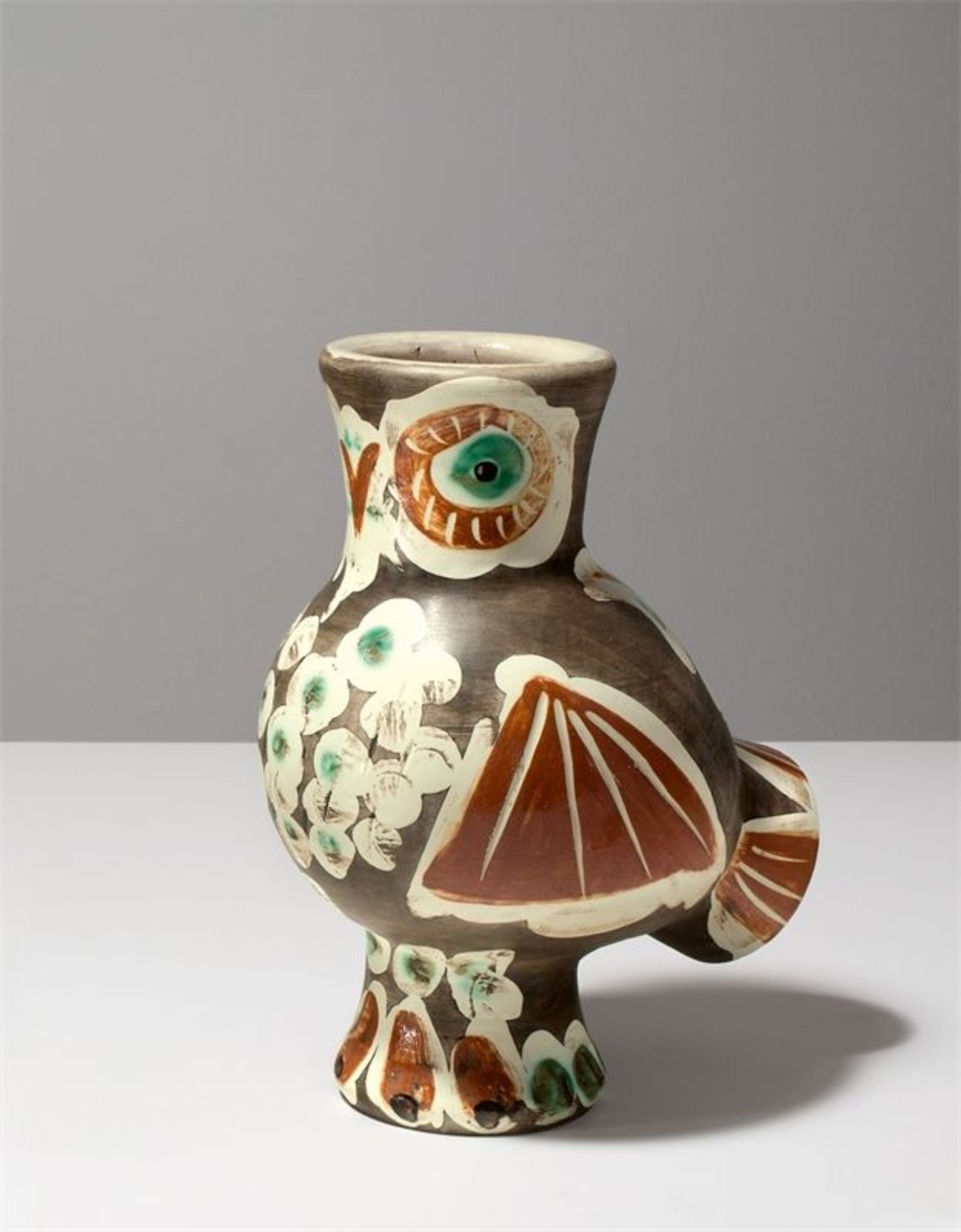 Pablo Picasso (Málaga 1881 – 1973 Mougins)Vase „Chouette“. 1968Ton (weißer Scherben), graviert,