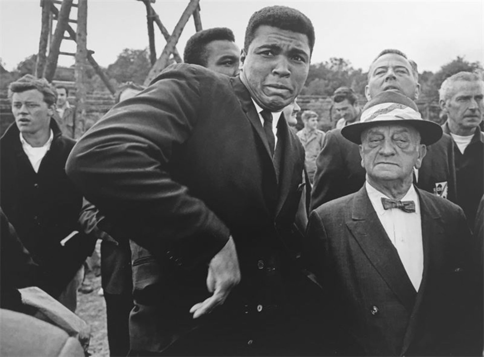 Thomas Hoepker (München 1936 – lebt in New York)„Muhammad Ali scared by a bee while visiting the