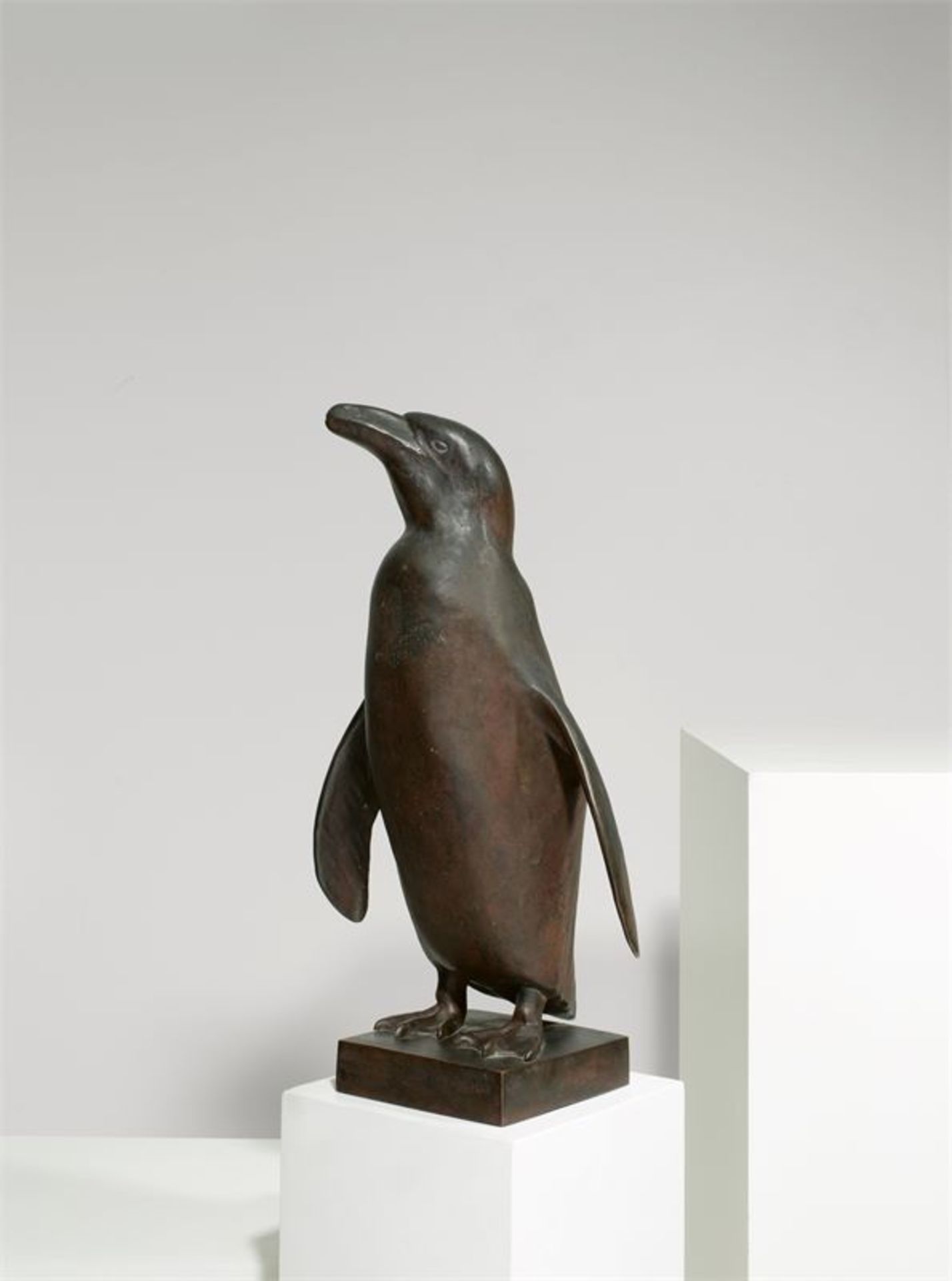 Rudolf Christian Baisch (Böblingen 1903 – 1990 Mettmann)Pinguin. 1941Bronze mit schwarz-rotbrauner