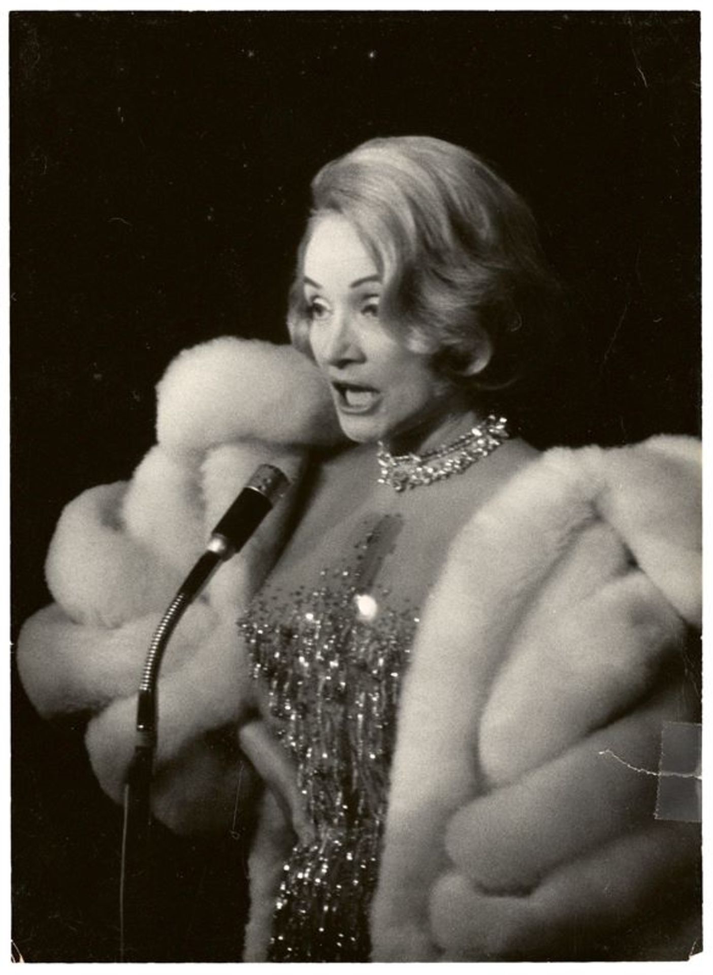 Marlene Dietrich (Schöneberg (heute Berlin) 1901 – 1992 Paris)Konvolut aus 25 Briefen, 4 Fotografien