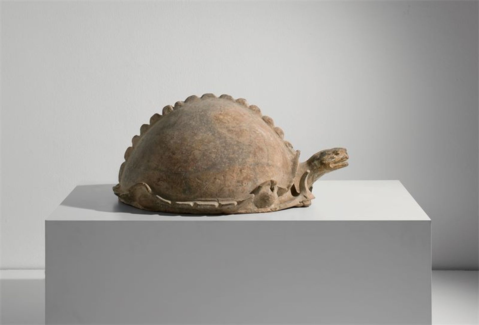 Chinesisch, Han-Dynastie (206 v. Chr. – 220 n. Chr.)Grabbeigabe: Schildkröte – wohl aus der