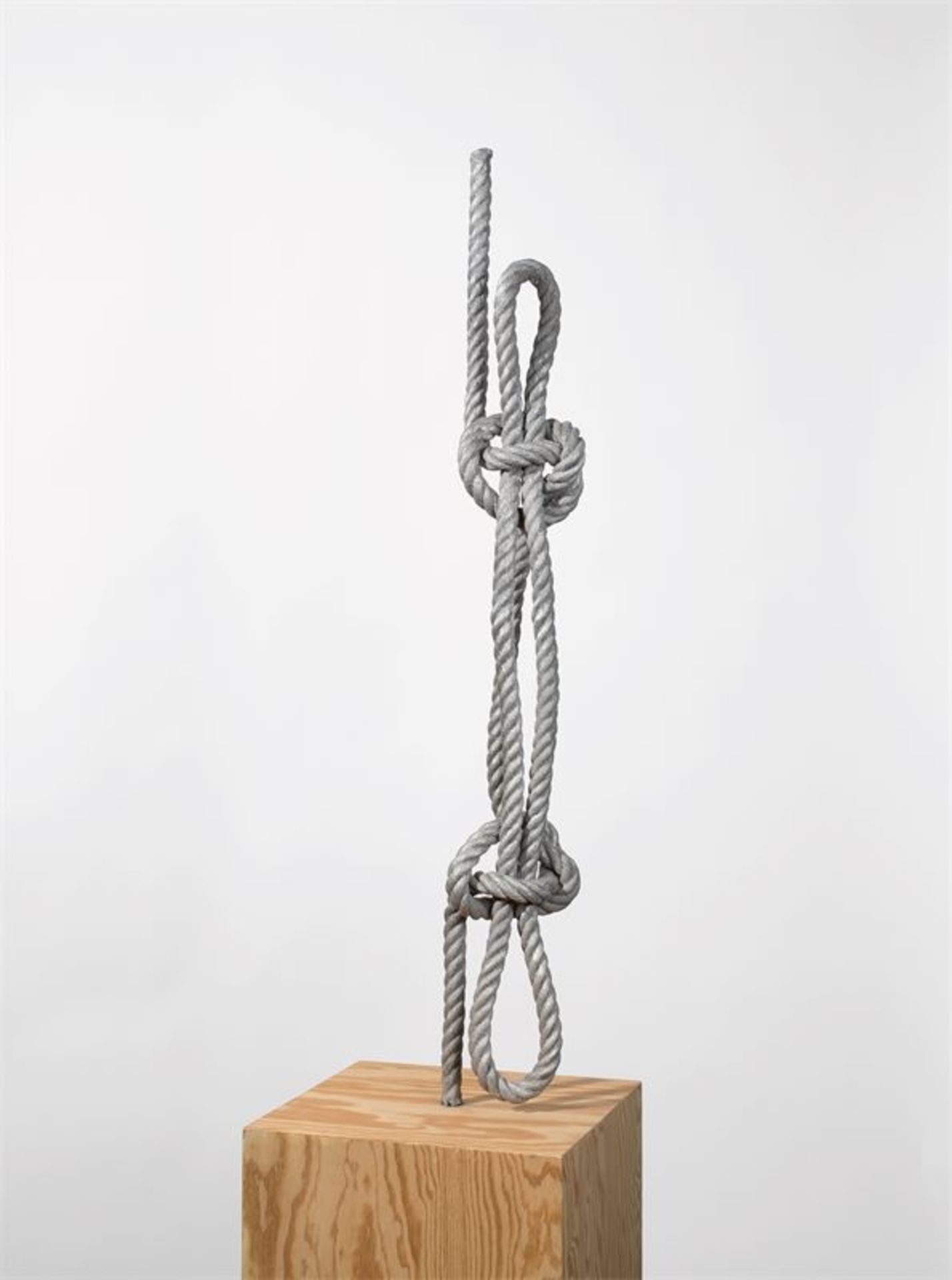 Michael Sailstorfer (Velden/Vils 1979 – lebt in Berlin)„Knoten“ (19). 2010Aluminiumguss mit