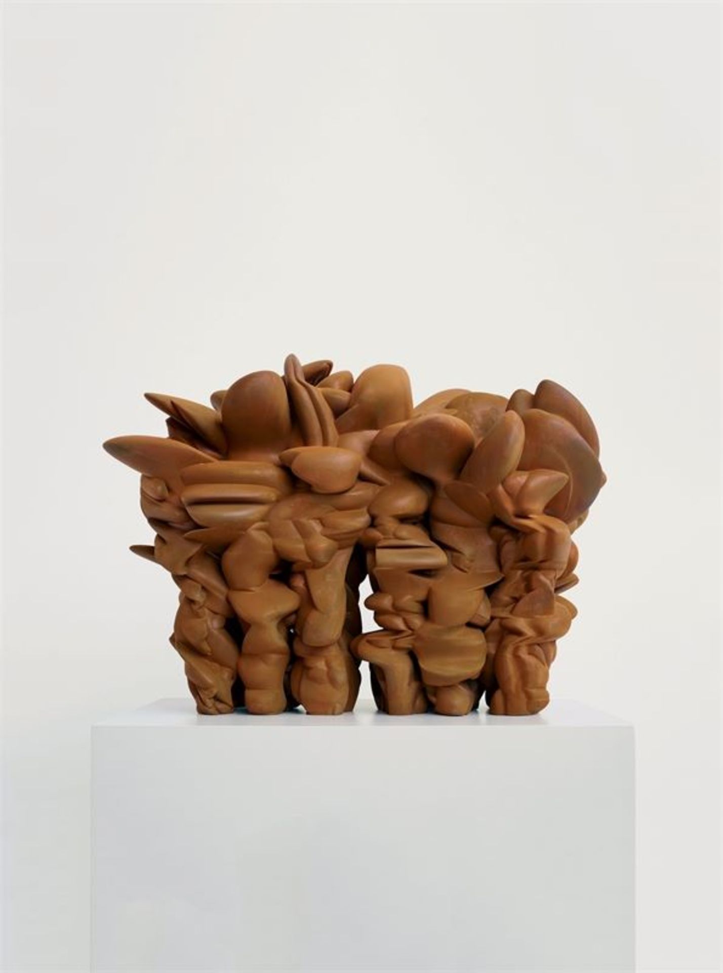 Tony Cragg (Liverpool 1949 – lebt in Wuppertal)„Grenze weg“. 2015Stahlguss mit Flugrost-Patina. 40 ×