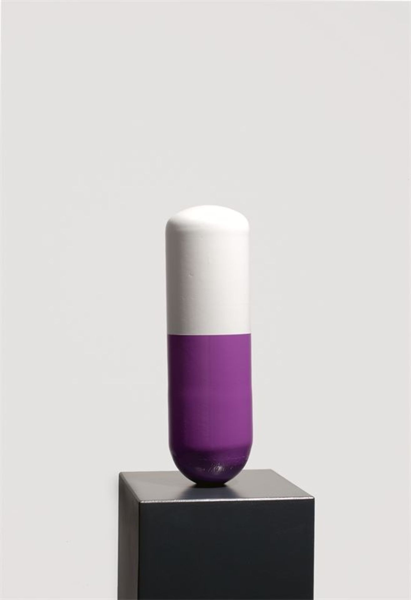 Thomas Zipp (Heppenheim 1966 – lebt in Berlin)„Medicine # 1“. 2019Stahl, lackiert, auf