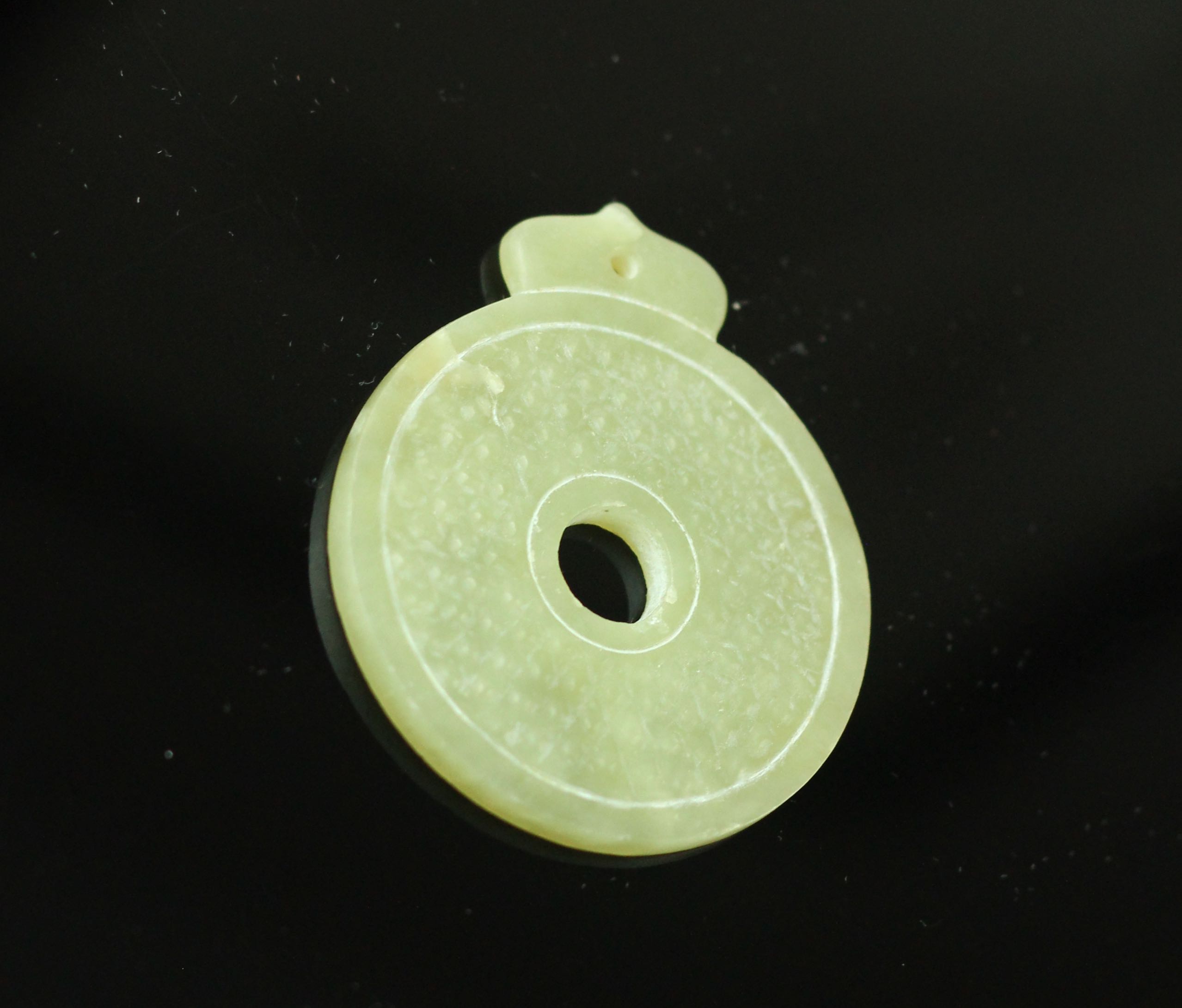 A Chinese Jade Bi Pendant - Image 2 of 2