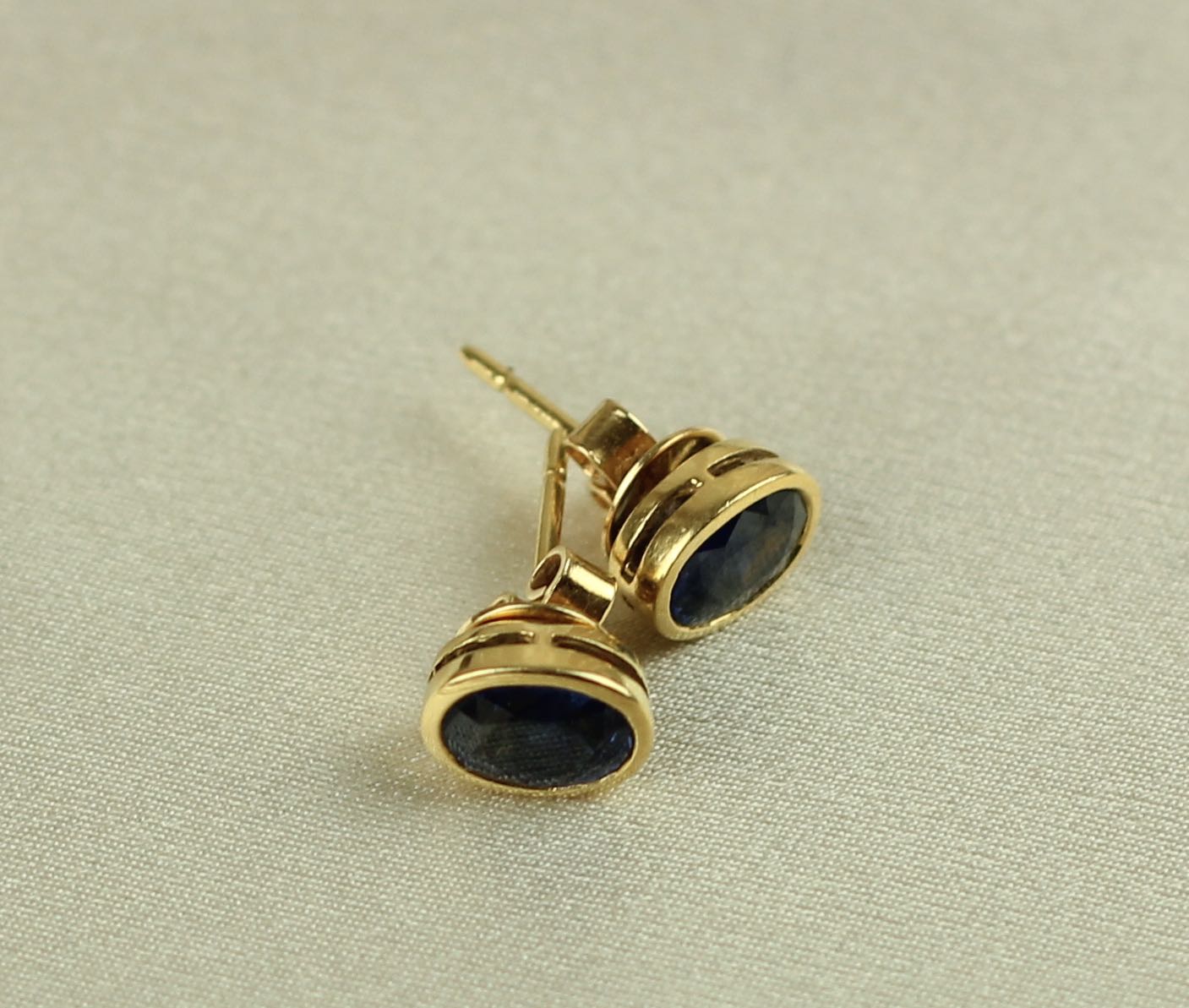 A Pair of 9CT Gold Sapphire Ear Stud