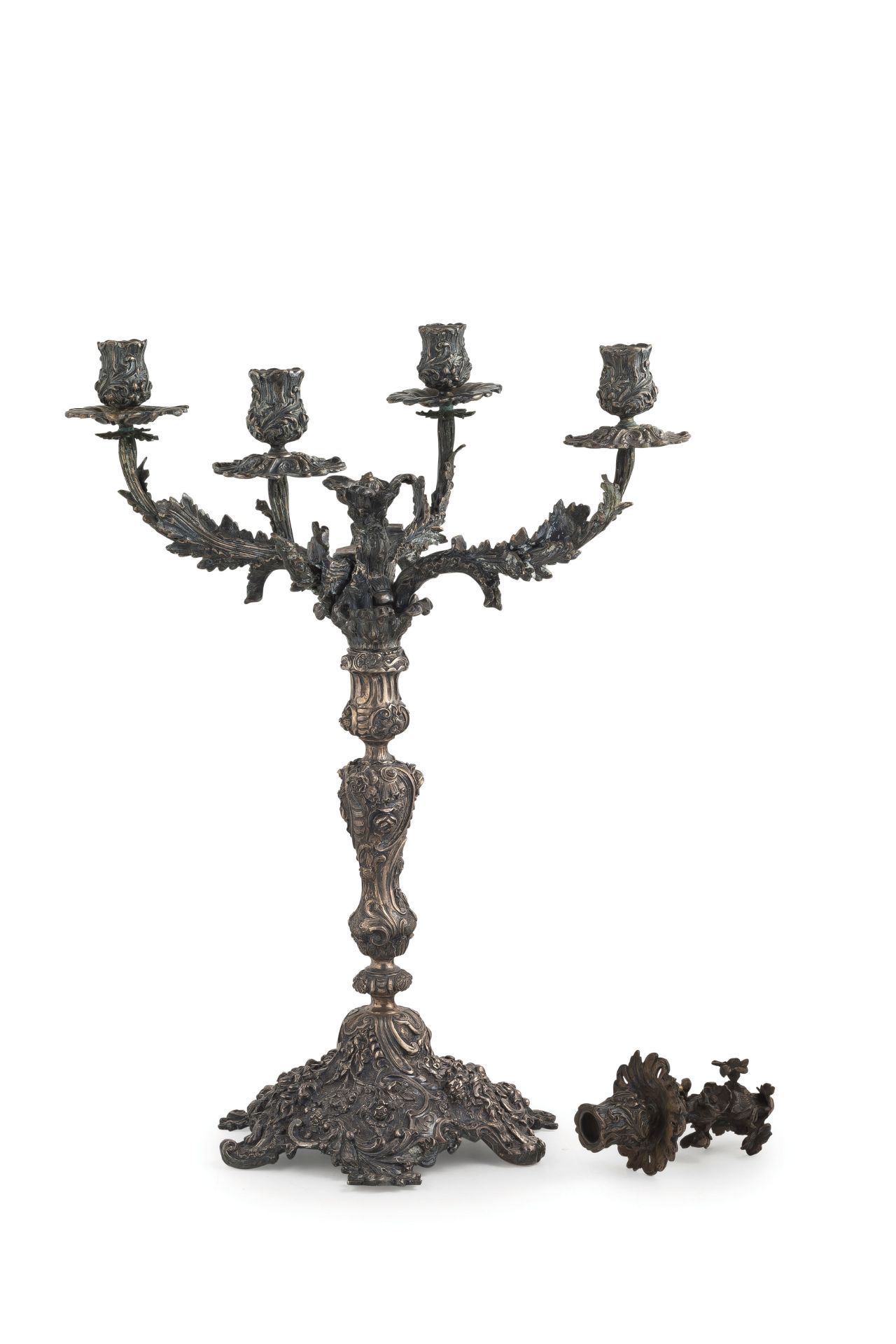 COPPIA DI CANDELABRI IN ARGENTO, MILANO, XX SECOLO