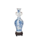 A PAIR OF BLUE AND WHITE PORCELAIN VASES WITH HANDLES,