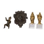 COPPIA DI PICCOLE SCULTURE IN BRONZO DORATO, XIX-XX SECOLO