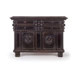 CREDENZA IN LEGNO DI NOCE, XVIII-XIX SECOLO