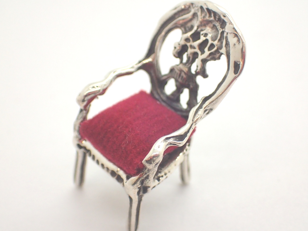 Silver chair pin cushion H: 2.5 cm