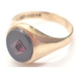 9ct gold signet ring with onyx and garnet size Y 5.