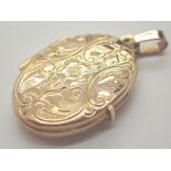 9ct gold oval locket complete with interior approximately 25 mm