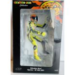 Minichamps 1/12 Scale 312 010046 Figurine Sitting Valentino Rossi GP 500 2001 Boxed