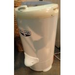 Ali Baba laundry basket and White Knight spin dryer CONDITION REPORT: The