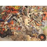 Tray of diecast and plastic soldiers kni