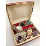 Box of mixed costume jewellery and brooches