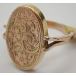 9ct gold antique oval ring fully hallmarked size O / P