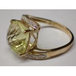 9ct gold faceted stone ring size S / T 4.