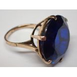 9ct gold ring set with a large blue stone size K 9.