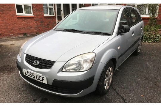 Silver Kia Rio GS 1.