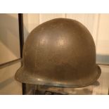 Paratrooper helmet with liner lacking chinstrap
