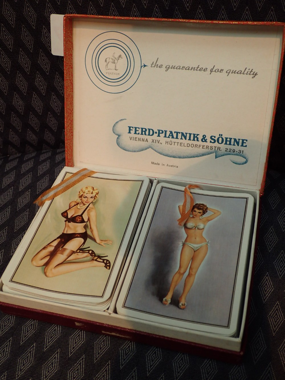 Glamour 1960s double playing card set