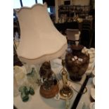 Three mixed table lamps including an owl base CONDITION REPORT: The electrical items