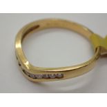 18ct gold diamond wishbone ring size O 0.