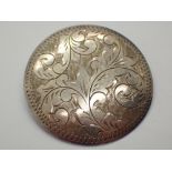 Silver circular brooch D: 3 cm
