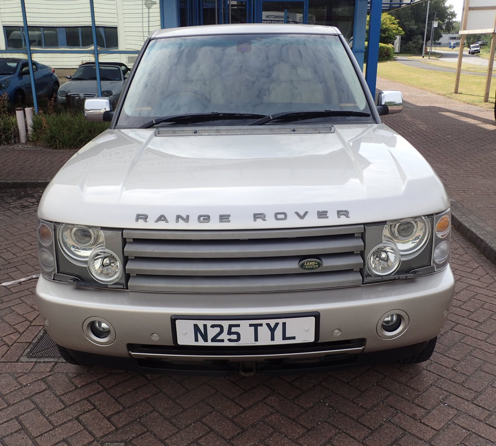 Range Rover Vogue with private plate N2 TYL 2002 112k miles light gold colour with BMW 3 litre