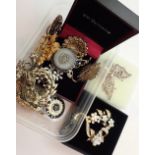 Box of costume jewellery brooches and clips
