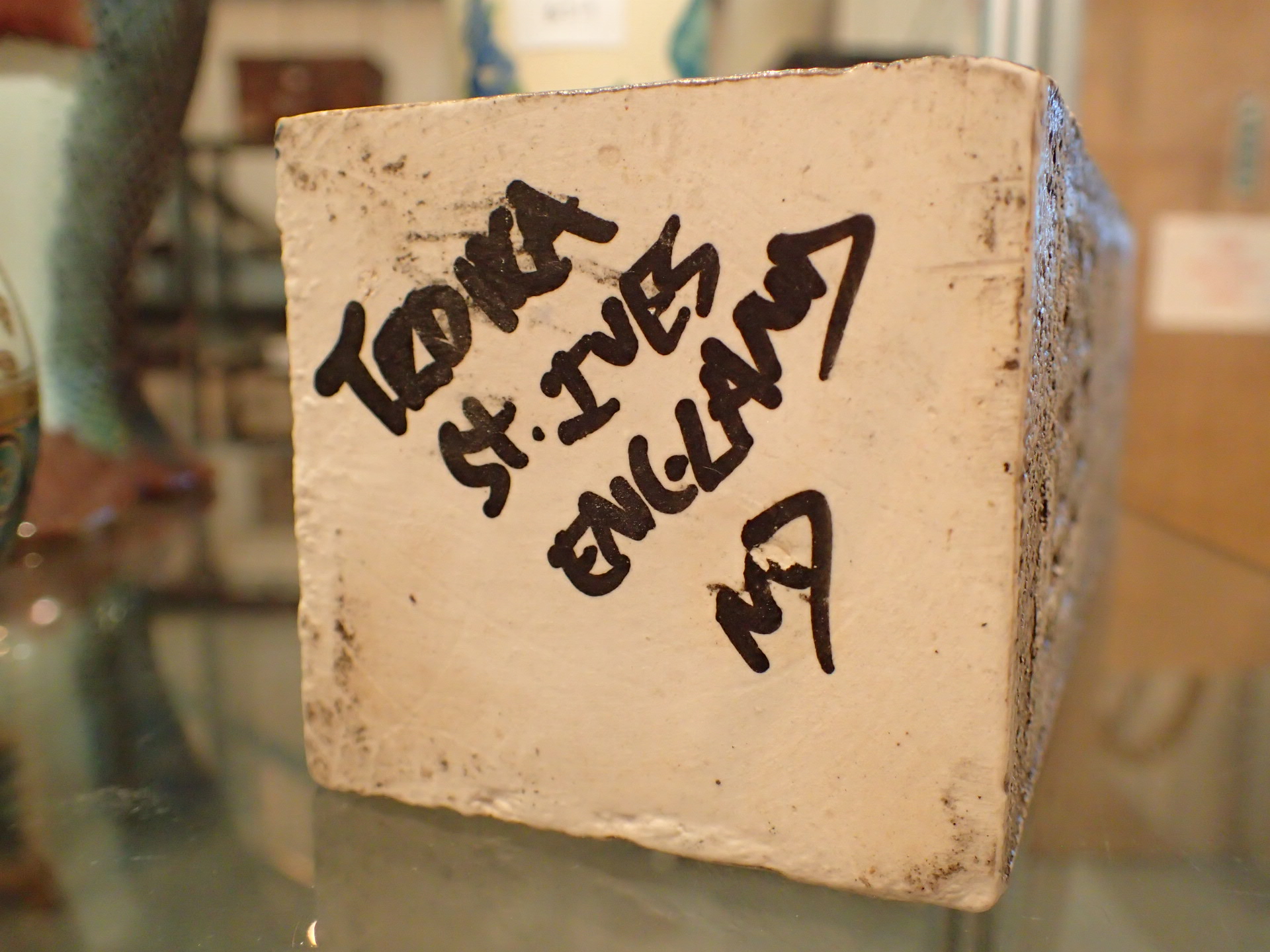Troika slab vase H: 25 cm marked Troika St Ives England ND - Image 2 of 2