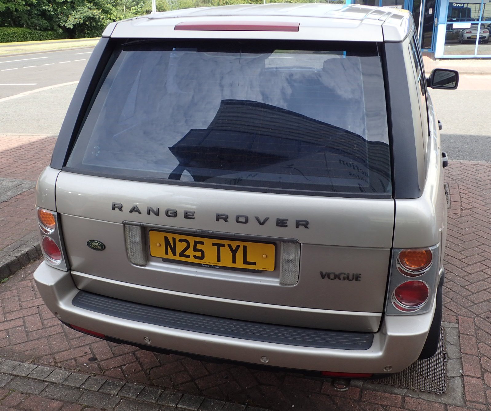 Range Rover Vogue with private plate N2 TYL 2002 112k miles light gold colour with BMW 3 litre - Image 4 of 4