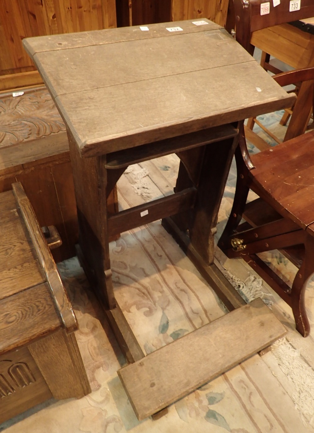 Antique church kneeler in oak H: 100 cm