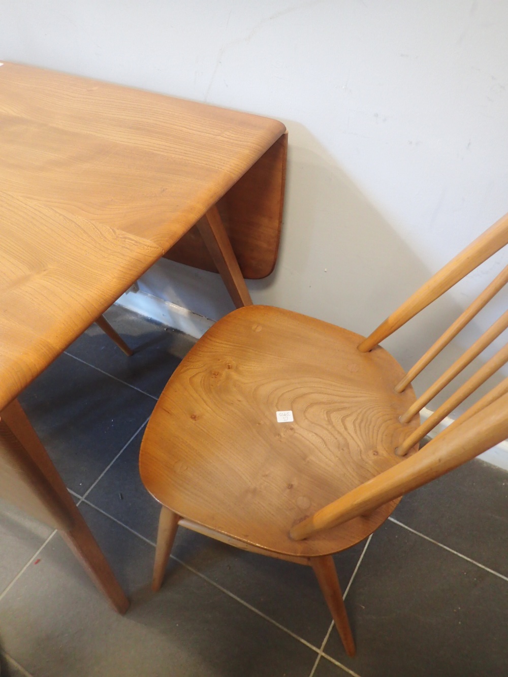 Ercol elm dropleaf table and four stickback elm chairs 74 x 137 cm CONDITION REPORT: - Image 5 of 5