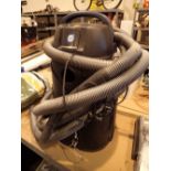 Large OASE industrial style vacuum cleaner CONDITION REPORT: All electrical items