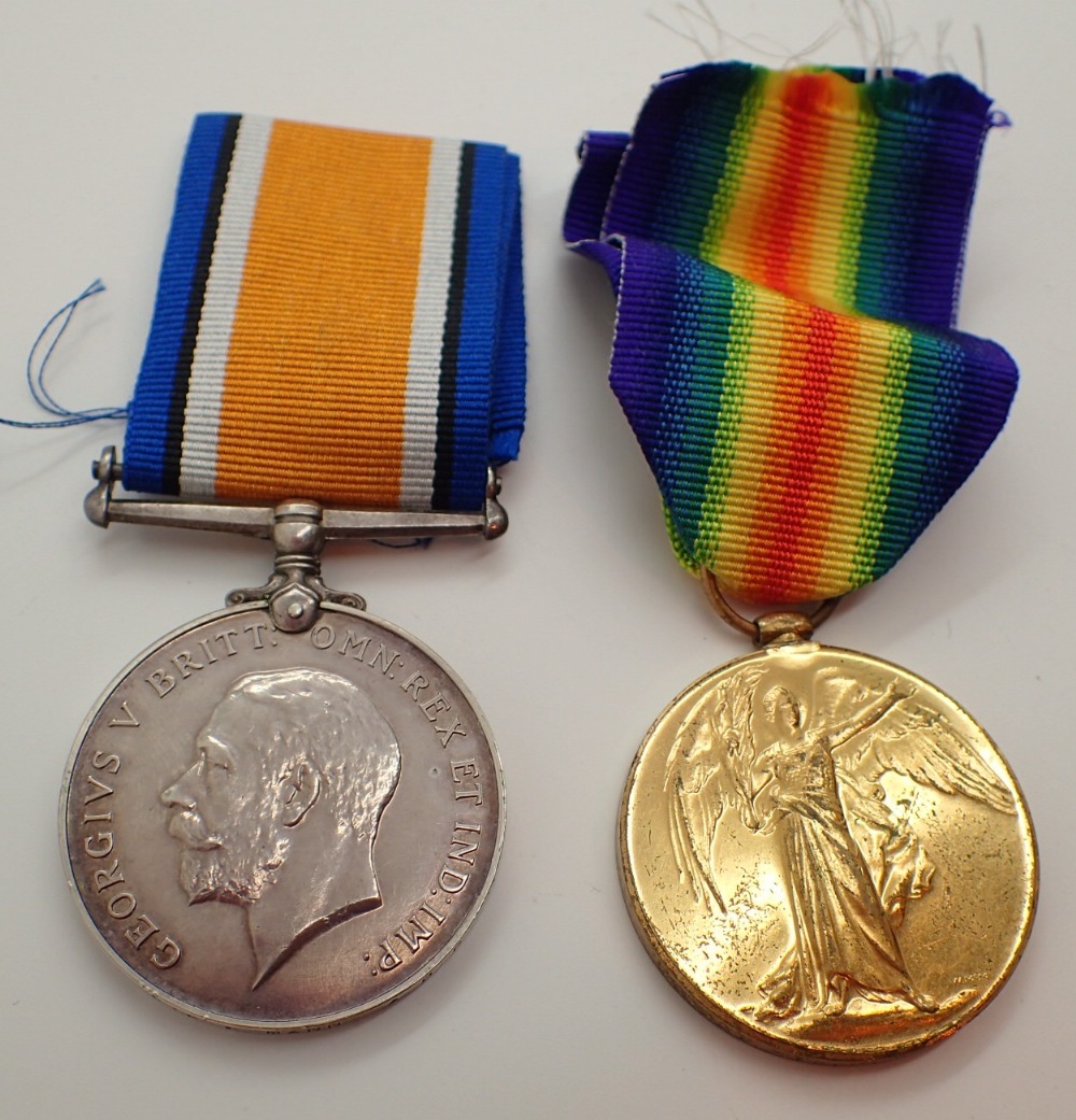 WWI medal pair to PTE F Mann AOC