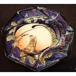 Black Ryden ( from Moorcroft ) large hexagonal bird plate D: 30 cm