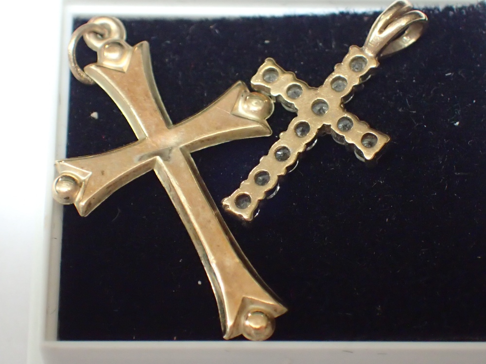 Two 9ct gold crosses one stone set largest H: 31 mm 1.