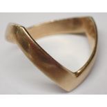 9ct gold ring size V 4.