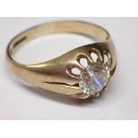 9ct gold solitaire ring size Q 2.