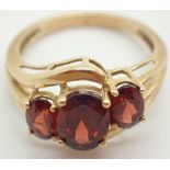 9ct gold three stone garnet ring size P 3.