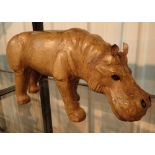 Small leather Hippopotamus L: 33 cm CONDITION REPORT: Height = 18 cm.