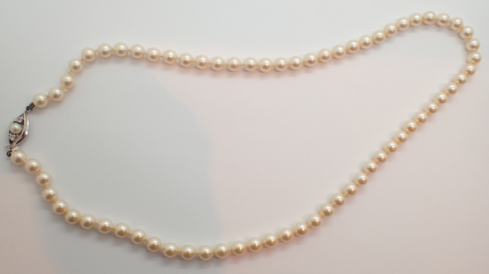 Single strand of pearls having a ( presumed marks indistinct ) white gold and diamond set clasp L: