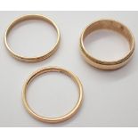 Three 9ct gold wedding bands 7.