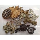 Mixed military cap badges including Lincolnshire Yeomanry