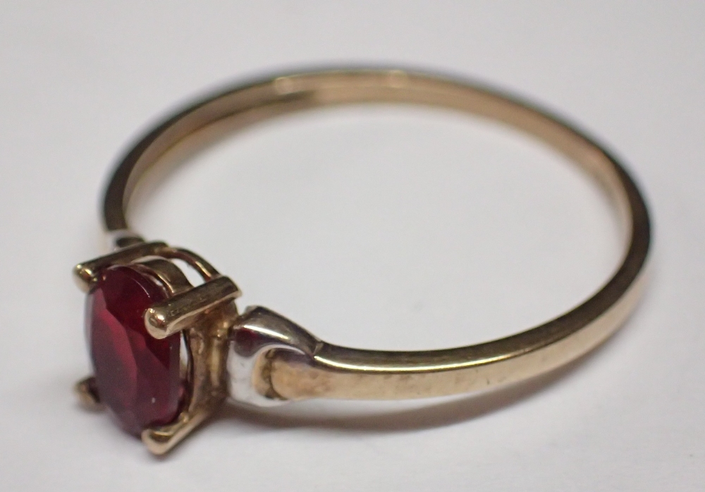 9ct gold vintage red stone solitaire ring