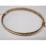 9ct gold bangle with chased decoration 4.